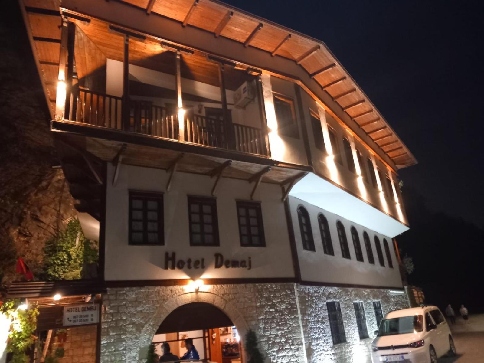 Hotel Demaj เบราท ภายนอก รูปภาพ