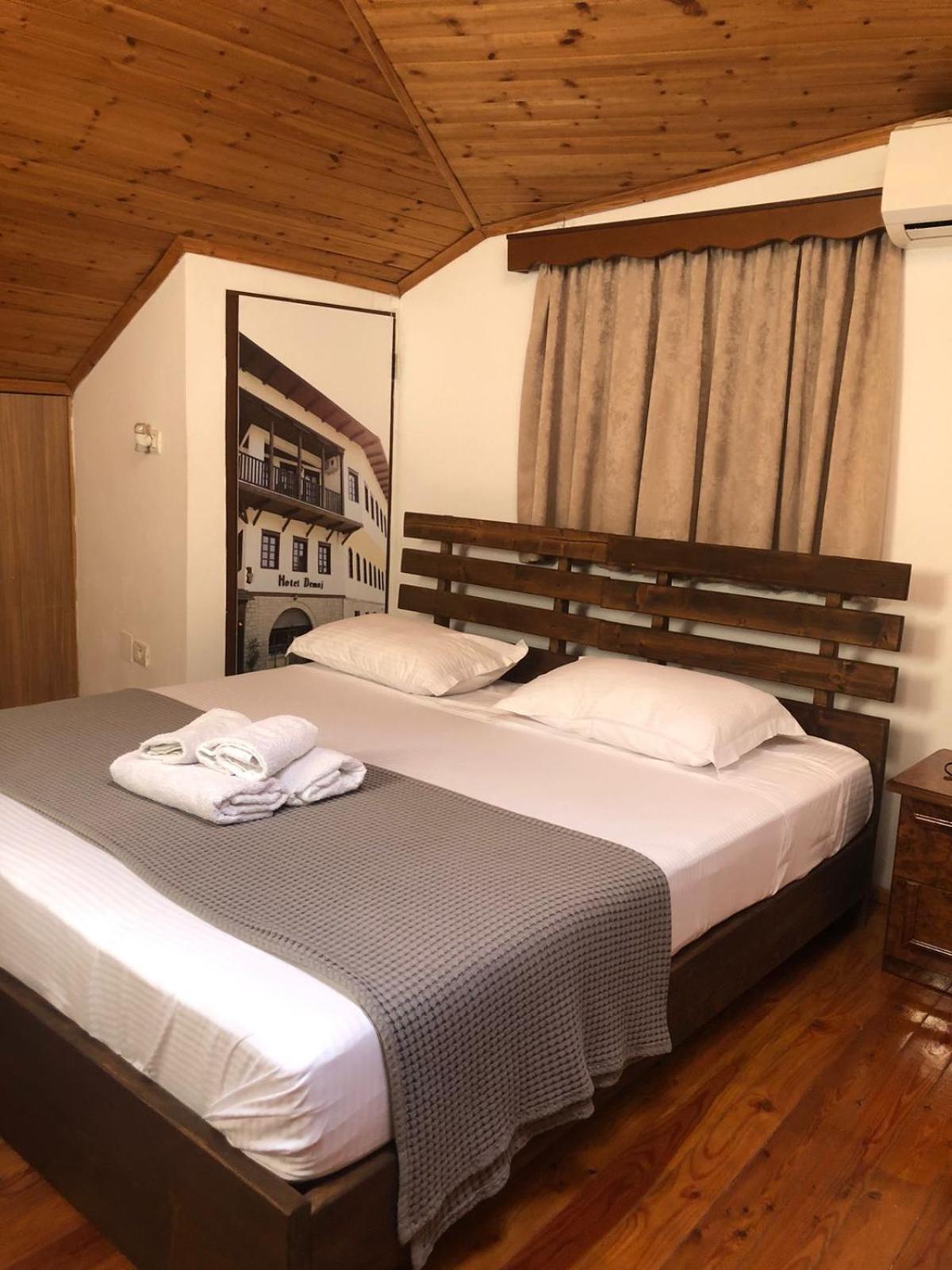 Hotel Demaj เบราท ภายนอก รูปภาพ
