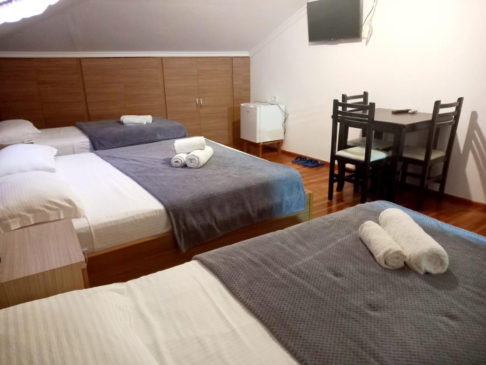 Hotel Demaj เบราท ภายนอก รูปภาพ