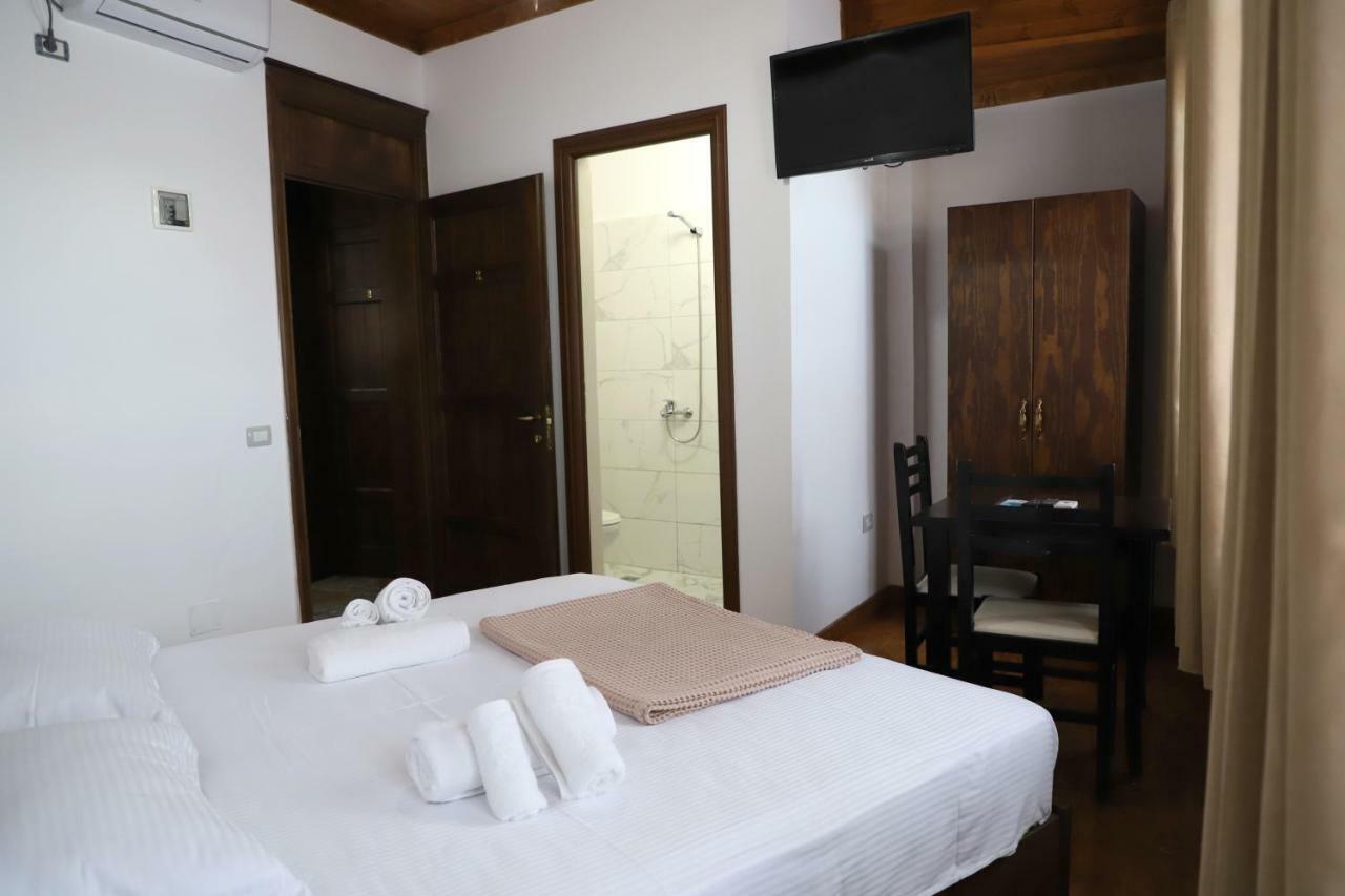 Hotel Demaj เบราท ภายนอก รูปภาพ